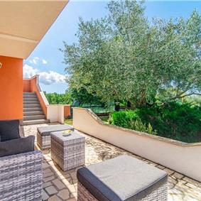 6 bedroom villa with pool near Sveti Lovrec and Poreč, sleeps 12